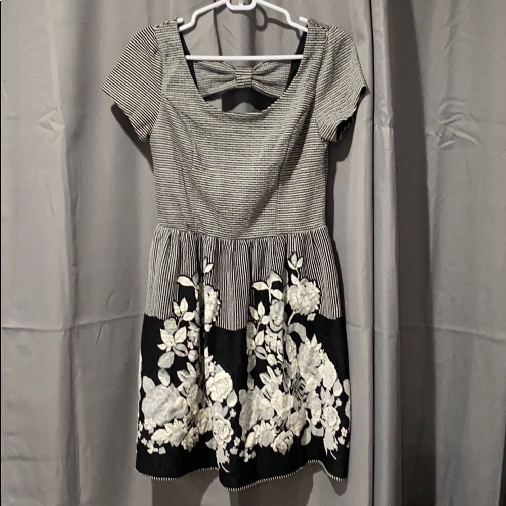 Black and white patterned dress